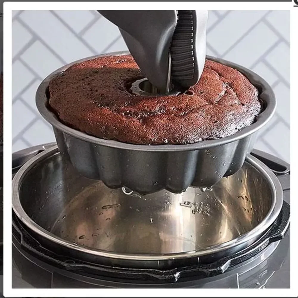 Pampered Chef Quick Cooker NEW Accessories Lot Fluted springform ceramic‎ pans